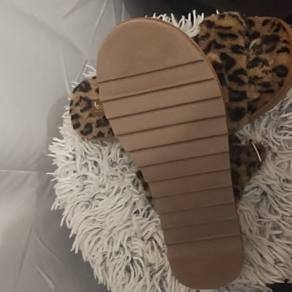 Koolaburra by UGG Tan and Black Furry Slippers - Picture 4 of 6